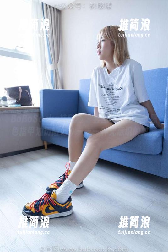 BoBoSocks袜啵啵 - 套图《小甜豆的黑色指甲油历险记》——一种无意识的炫酷