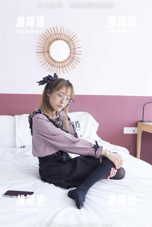 BoBoSocks袜啵啵-芝士 BoBoSocks袜啵啵 - 芝士写真新作:厚肉丝,有肉有戏,哈哈,吃过去了!