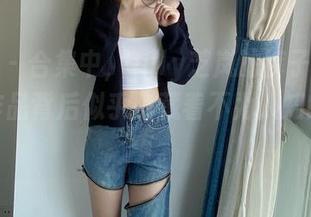 微密圈 – 合集中，July芝岚的裤子与丝相遇，作品背后似乎隐藏着不为人知的小故事。