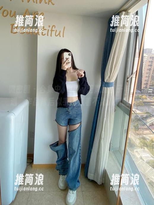 微密圈 - 合集中，July芝岚的裤子与丝相遇，作品背后似乎隐藏着不为人知的小故事。