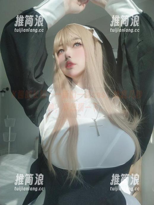 K酱的长腿——新的一轮cos，给我几秒钟，真想摸一下。