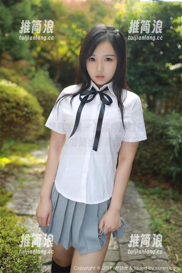 MFStar模范学院 - 揉揉肉肉的姊妹情，私拍合集里的姐姐，真难以抵抗！