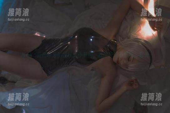 Neko薇薇带来的丝绒女仆私拍，我的眼睛不够用，老天