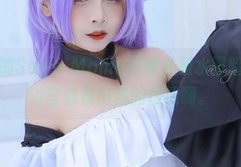 图片里的Sayo Momo好像在和水冒险,果然浴室总是出奇的放松啊。