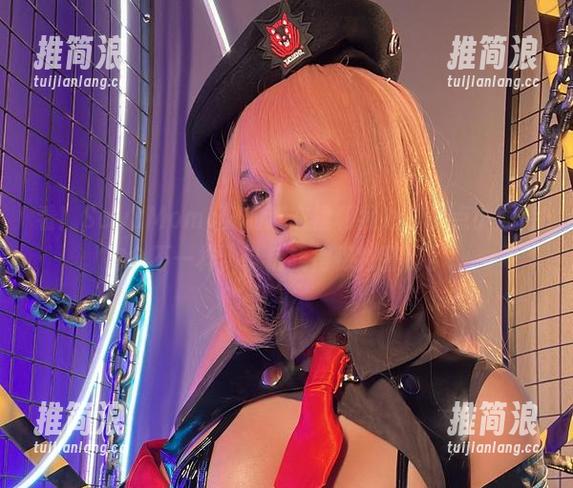 看！SayoMomo穿的连衣裙和我心里那点小期待完全不一样，以后我得保持警惕了。
