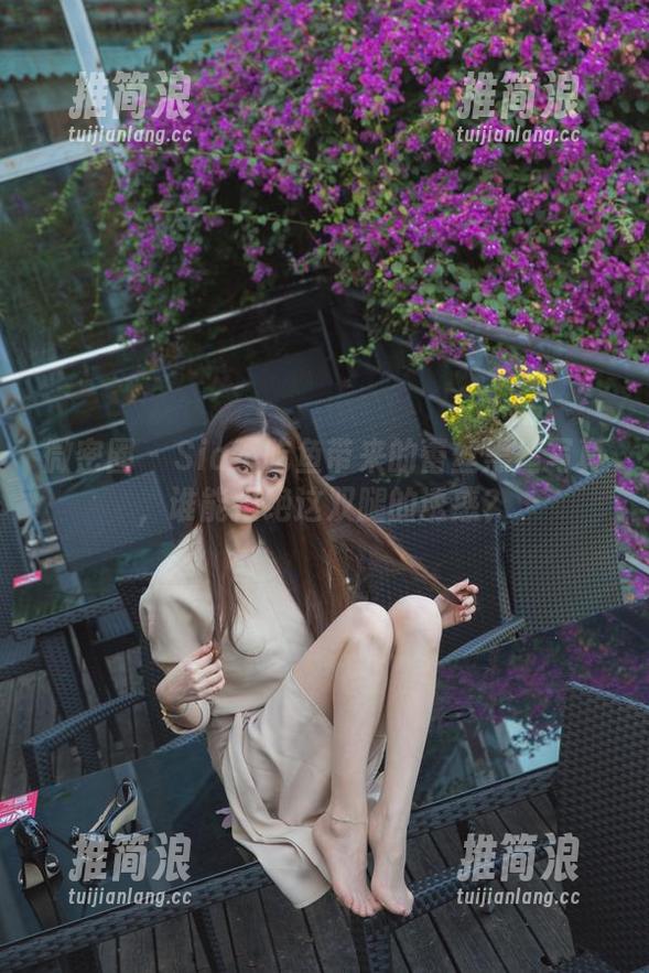 微密圈 - Sia不吃鱼带来的蕾丝黑丝写真，谁能拒绝这双腿的诱惑？