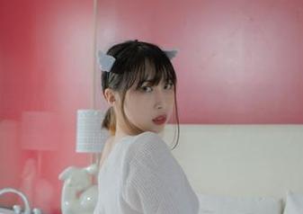 得了，这回Uhye(이유혜)又在高清透明上玩起了哪些把戏？