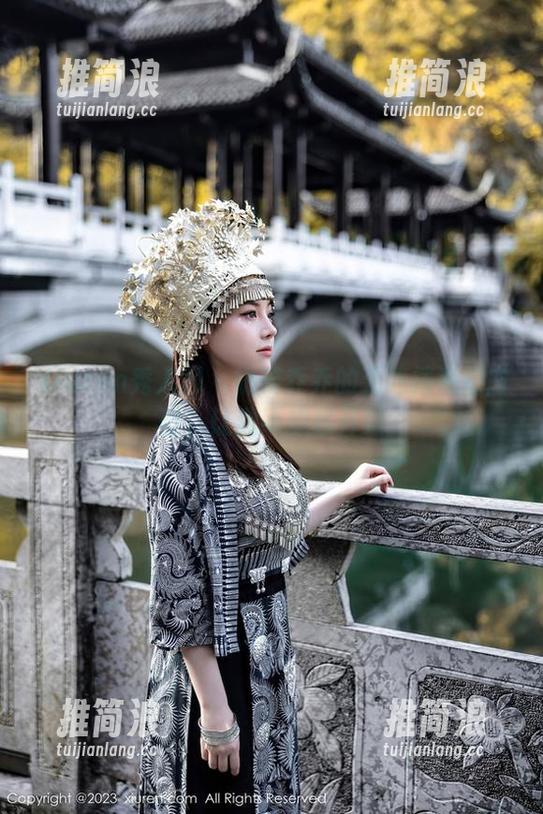 Xiuren秀人网-奶芙乔乔 Xiuren秀人网 - 奶芙乔乔的无遮挡私拍肉丝,让我不想移开眼