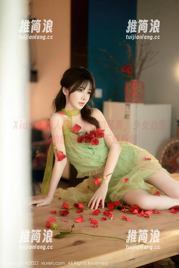 Xiuren秀人网 - 学妹的写真，少女心雪雪的眼光，让我不知所措