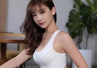 Xiuren秀人网 – 网盘里藏着的就是阿朱啊吊带，懒得解释的美