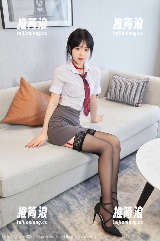 Xiuren秀人网 - 看心妍小公主的美图分享，性感女神又来“撩”了！