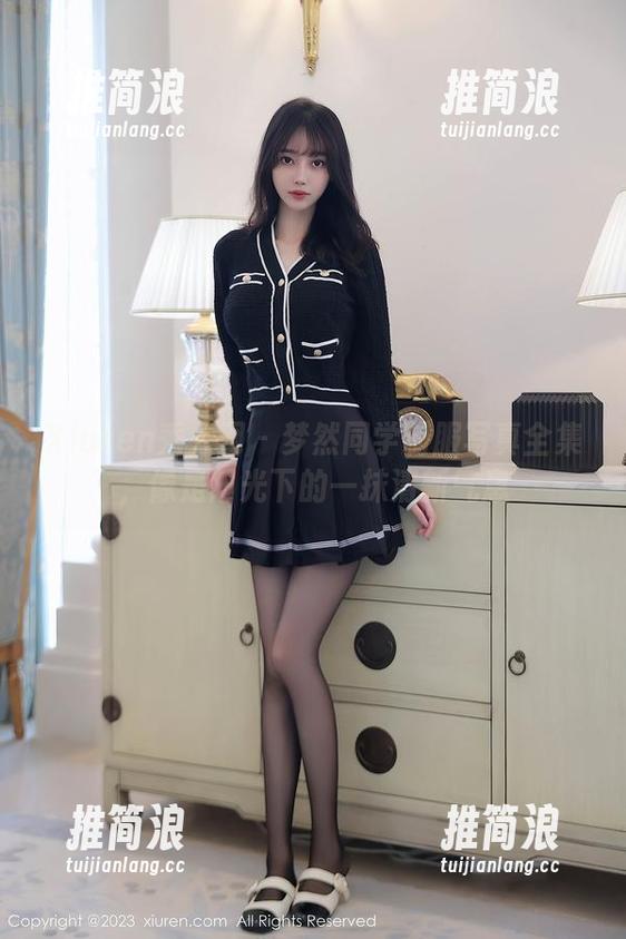 Xiuren秀人网 - 梦然同学制服写真全集，像是阳光下的一抹清新气息