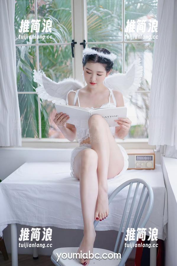 在尤蜜荟的训练生图片里找到的一些爆款精选，谁能想象呢？