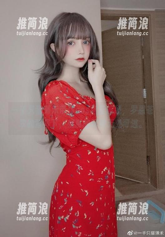一千只猫薄禾带你cos碧蓝航线，罗恩苍翠的背景下，羡慕的眼神无处可逃。