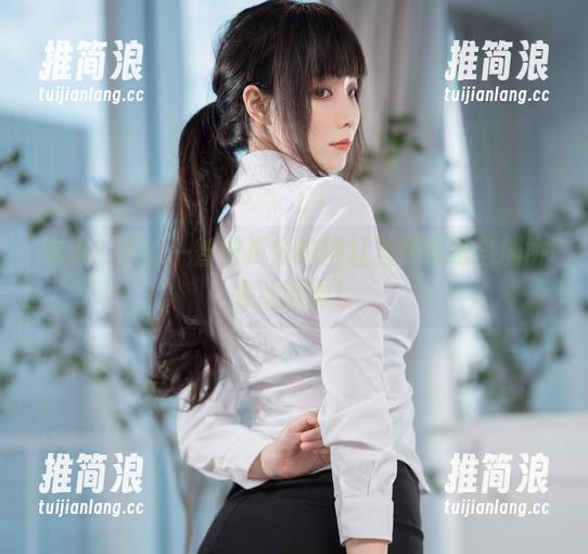 泡澡？不！一智智更爱把浴缸当作壁纸自创协会认证图！