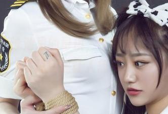 丽柜 – 泳池里的司琪，不需要“圣光”的写真就能让人想多了。