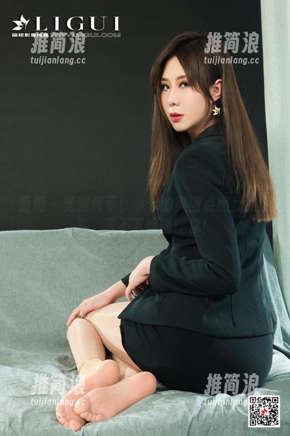 丽柜 - 美腿展示！小七的美图点燃我的羡慕，下不下呢随便你！