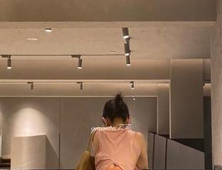 微密圈 – 俏妞qiaoniuTT最新内衣套图，我只能低语：“这位姑娘，总是很会挑选。”