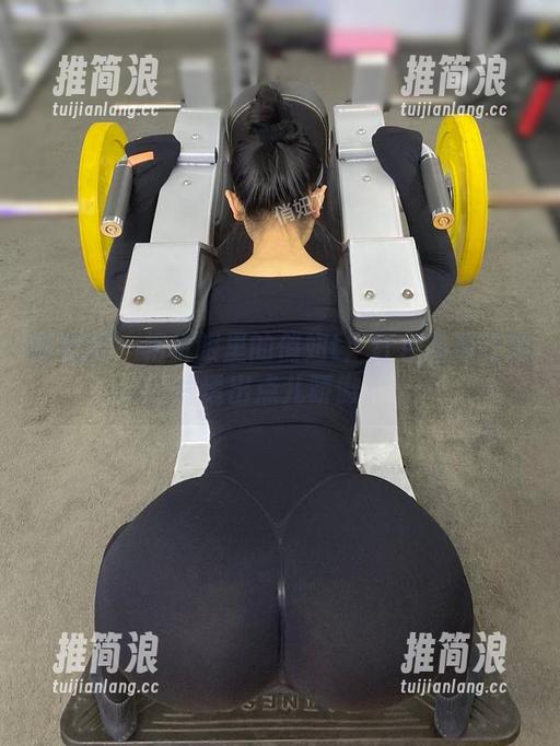 微密圈 - 相机眼里的俏妞t：红色高跟让图片透出点儿骄傲。