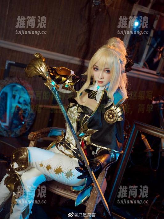 只是简言的花嫁采访了我的审美，这组写真里的每一张图片都在强调——美，简单就好。