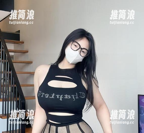 微密圈 - 不怕学习，就怕看可爱的肉巴的教室新写真！