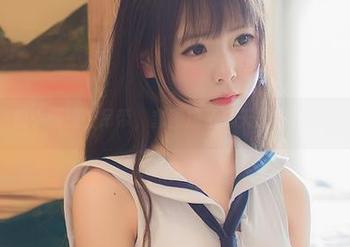 向小圆撞上吊带，套图成了夏天最甜的回忆