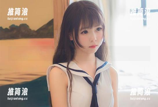 向小圆撞上吊带，套图成了夏天最甜的回忆