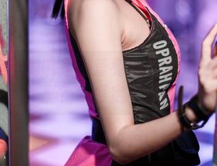 谁能拒绝周叽是可爱兔兔少女般的高清写真？我肯定不行！
