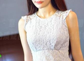 嗲囡囡 – 章芃芃的黑色图包，鲜明到我都开始质疑自己为什么不试试黑色。