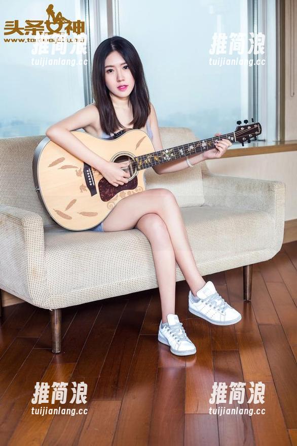 头条女神 - 秘书下班后的美图：果儿Victoria的另一面