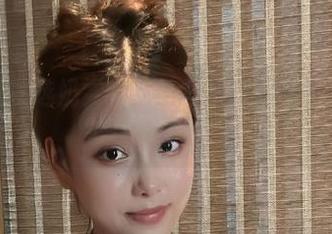 微密圈 – 精选奶雯的女王写真，微醺中待你来探寻