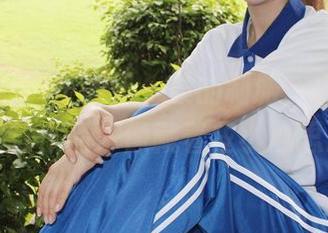 小众视觉 – 不同于一般的制服，小琳儿的定制作品好像藏着些小心思。