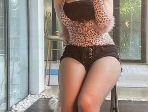 微密圈 – 小玉吃果冻足球宝贝美图分享，拿着球拍的姑娘可以闯进我的梦！