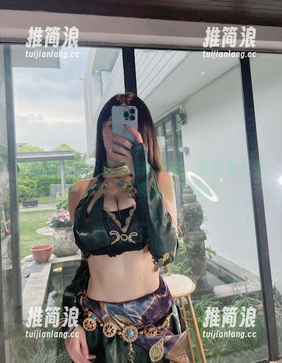 微密圈 - 小玉吃果冻的浴室：随意在水雾中漫游，快来免费下载吧
