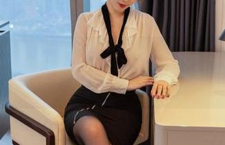 尤蜜荟 – 在谭小灵的旅拍中，定制的不仅是服装！