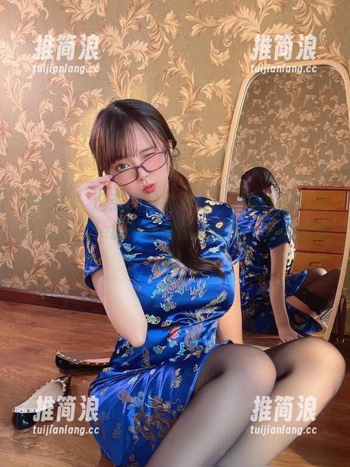 微密圈 - 这张美图太冲击，我现在只想用张思允nice的黑丝制服做壁纸，全家都赞成！
