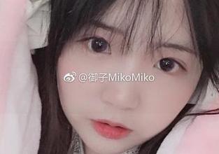 在高清写真中，御子Yumiko和她的白裙很像那种柔软的云朵……对，你没听错。