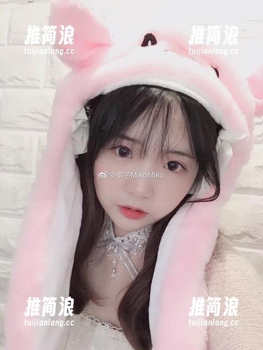 御子Yumiko 在高清写真中,御子Yumiko和她的白裙很像那种柔软的云朵……对,你没听错。
