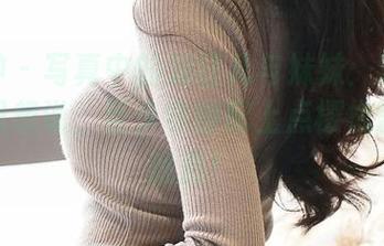 推女神 – 写真中的刘钰儿与妹妹：这画面，我只想说，至少也得配上点樱桃酱才够意思！