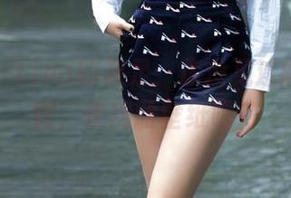 推女郎 – Lina的裸足：你没见过的‘脚’图，快用脸壁纸吧！