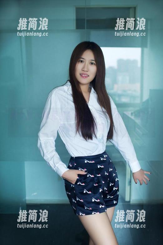 推女郎 - 哈尼宝宝的私房脱鞋行动：裸足与心灵的碰撞