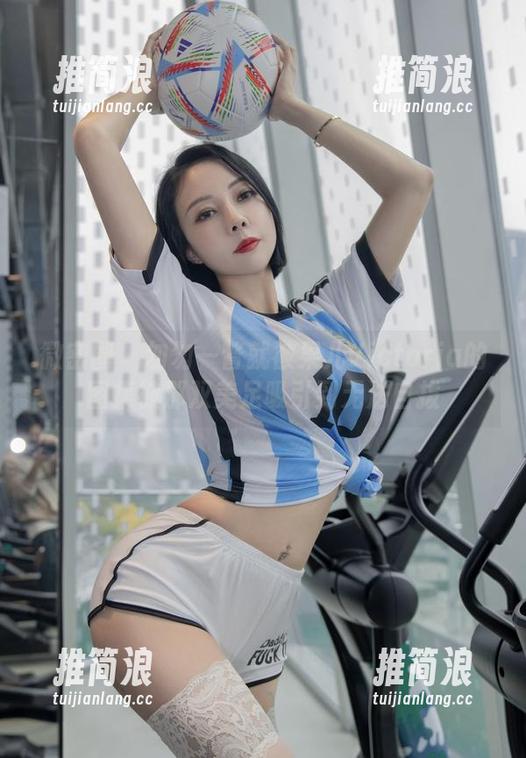 微密圈 - 匆匆一瞥就被果儿Victoria的图集被那双美足吸引到无法自拔