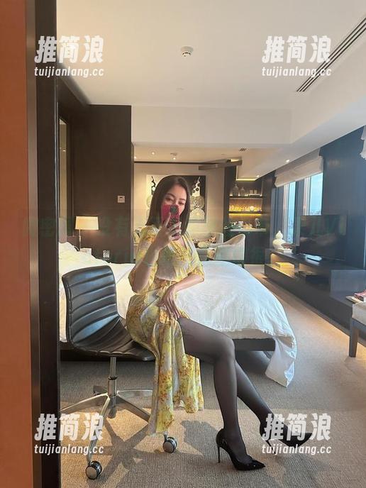 微密圈 - 没有无圣光的黑丝吊带，果儿Victoria也依然炫酷得很。