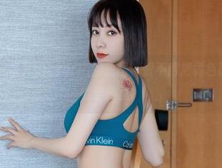 微密圈 – 看果儿Victoria的美图，恨不得把黄色战袍搬到日常穿搭里！