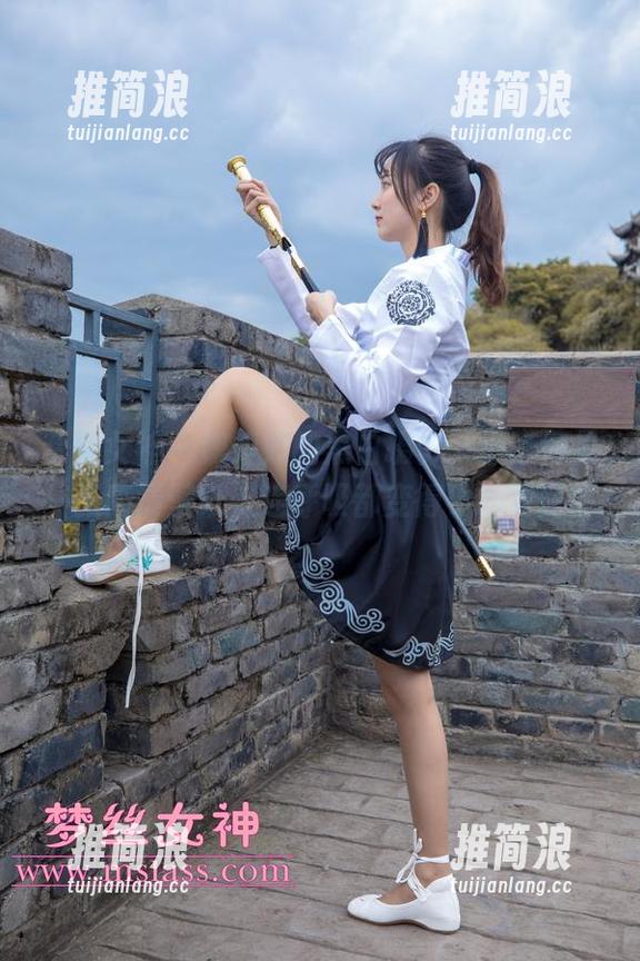 梦丝女神 - 魏婷婷的黑白摄影，干净得像一张高清壁纸，连呼吸都变得小心翼翼。