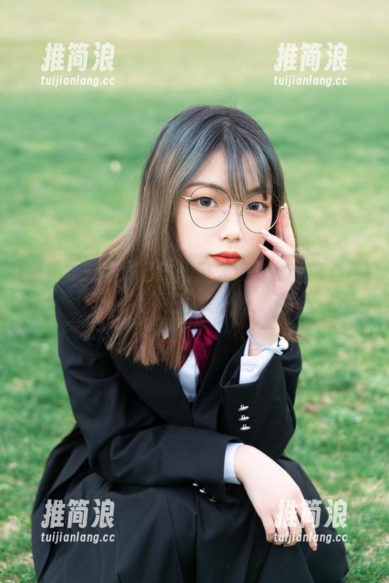 悄悄拿走梨瑾瑾的恶魔天使合集，内心波动不已，嘿嘿。