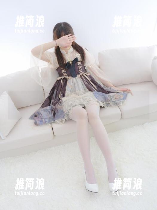 森萝财团 - 短丝13D高清作品集：小青带你穿越到短裙竟然长成了波浪汪！