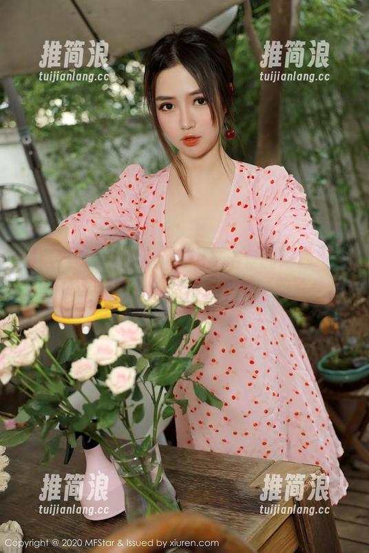 模范学院 - 苏西-susie与浴室的绝妙组合，图库里的每一款图都像是舔屏的节奏。