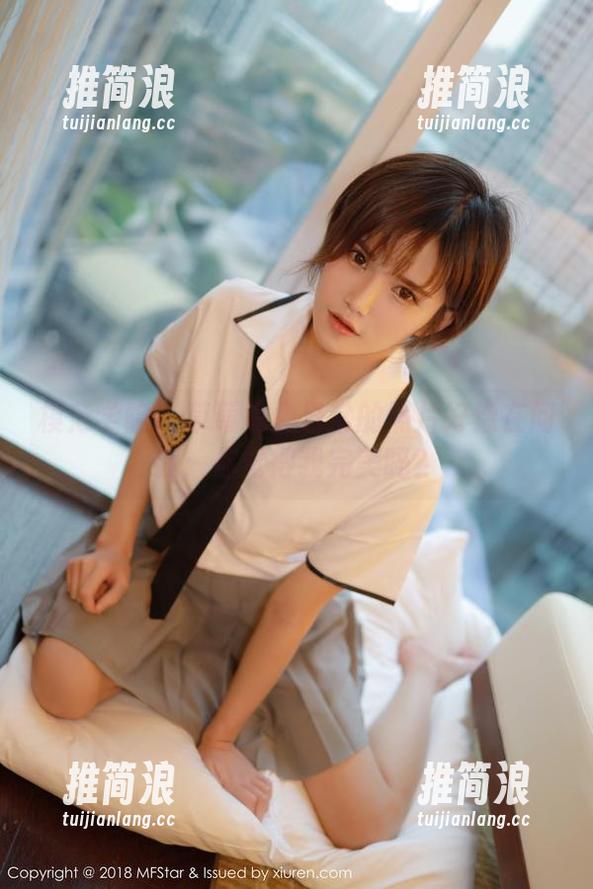 模范学院 - 草莓兔兔日常的照片好像在问我：你觉得我完美吗？