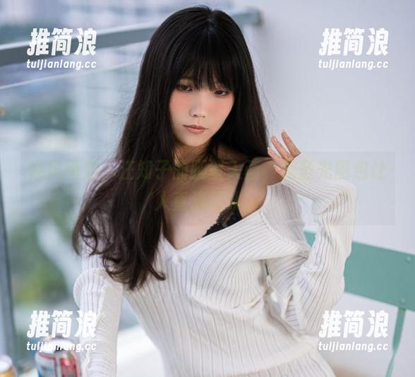 迎风而立，汪知子的腿型入画，无圣光图包让人直流口水。